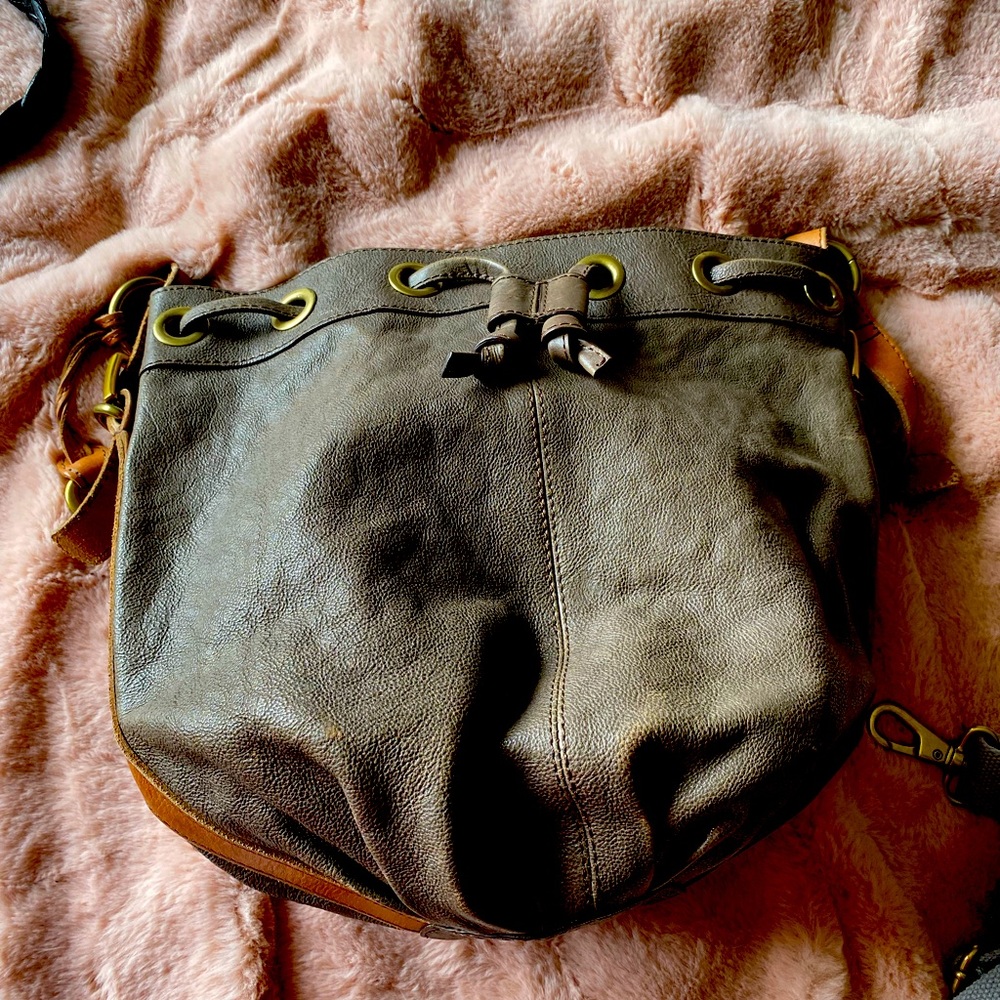 Fossil bucket bag in gray and tan leather